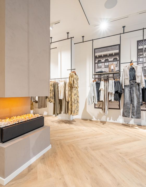 Parkett Fischgrat im Showroom in Ahlbeck