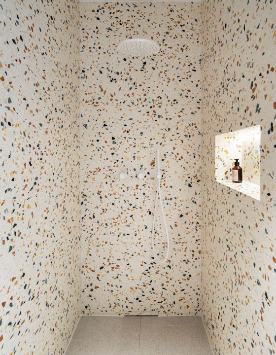 bunte Fliesen in der Design Dusche