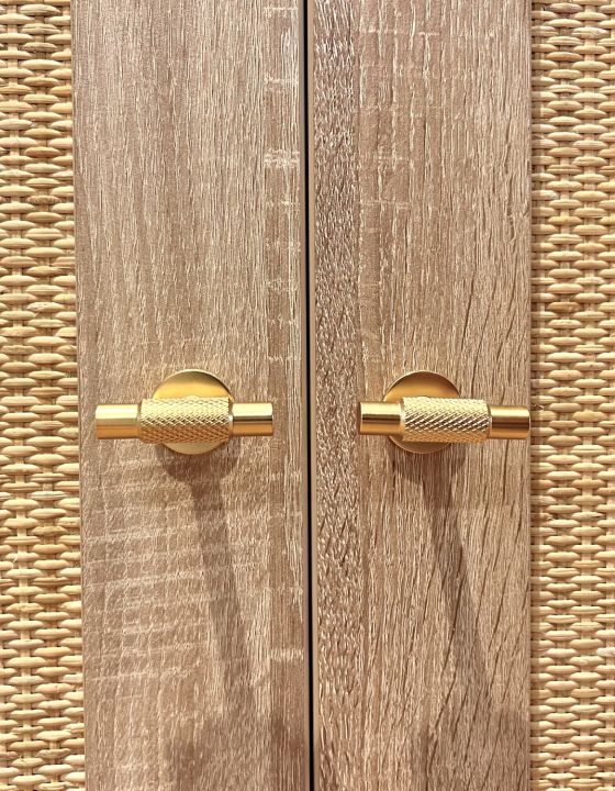 goldene Griffe Schrank